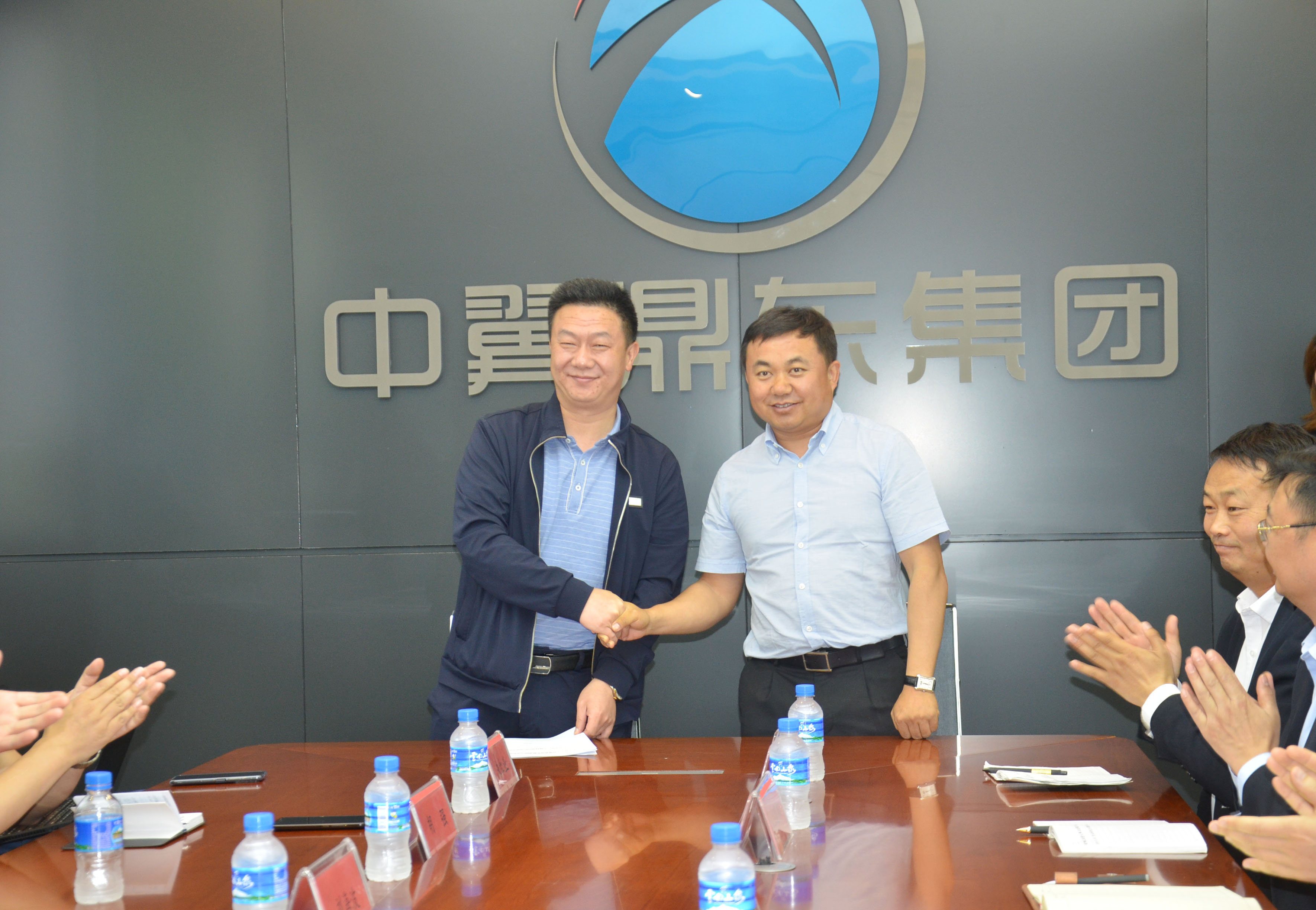 【转自云南农业科学院网站】我院与中翼鼎东集团签署战略合作协议